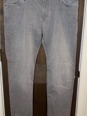 34 Heritage Courage Jeans Mens 38x34 Gray Straight Leg Comfort Stretch Denim